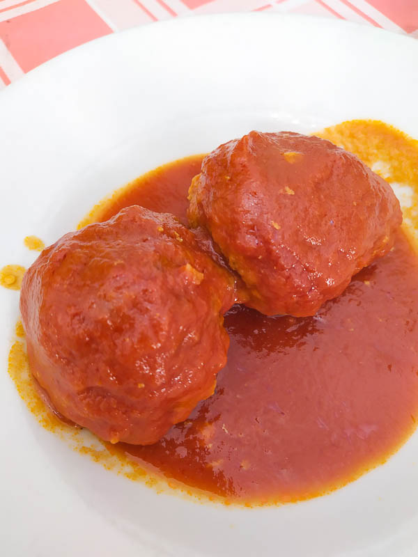 Polpette al sugo della trattoria Nennella a Napoli