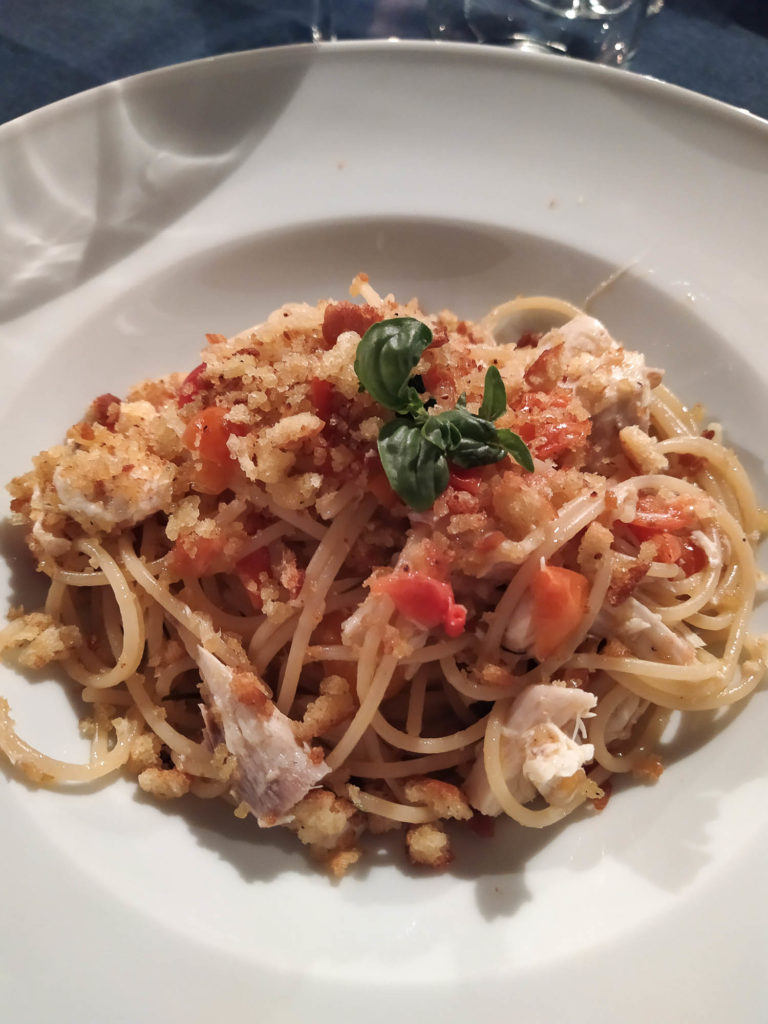 Spaghetti con ricciola de Ai Faraglioni di Ustica