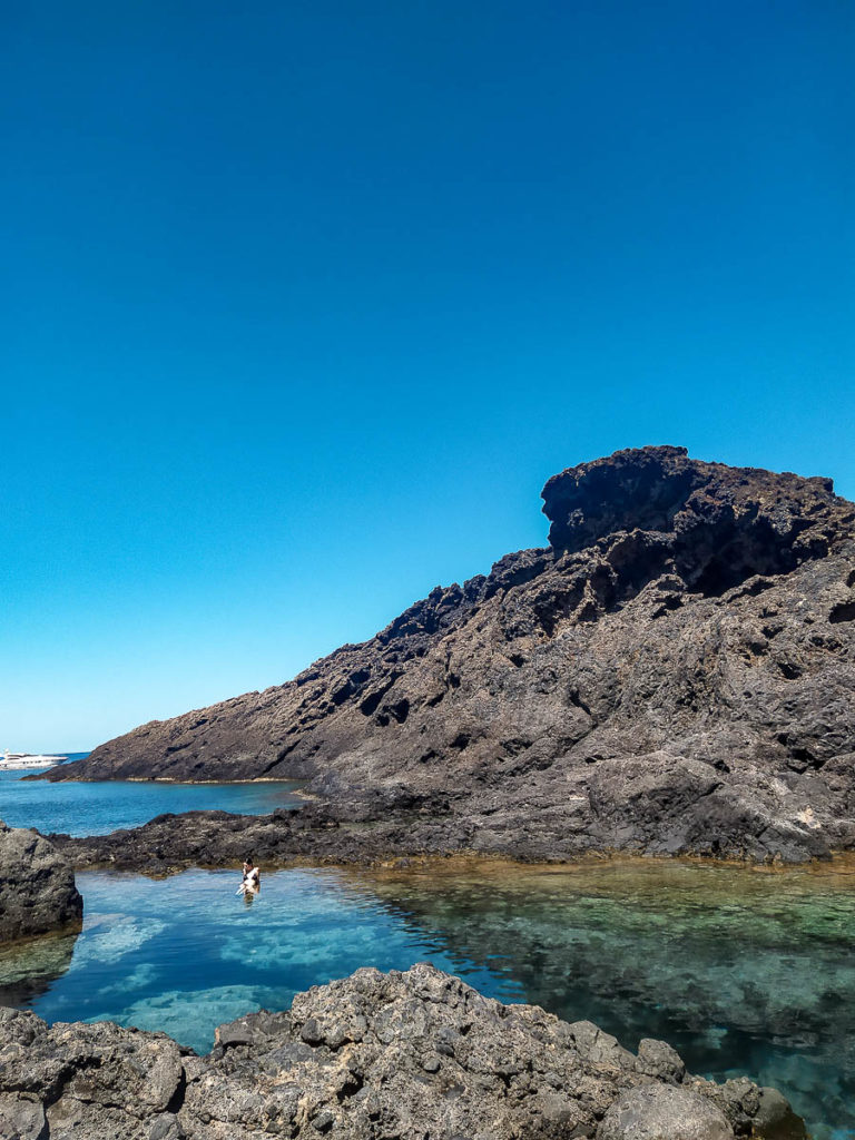 Piscina naturale del faro di Ustica