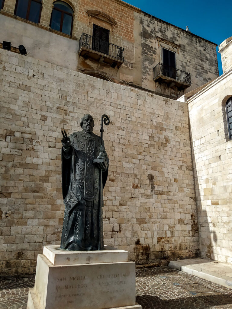 Statua di San Nicola a Bari